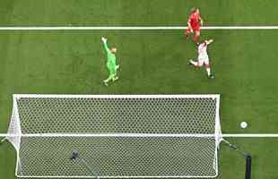 Imagens da partida entre Dinamarca e Tunsia pelo Grupo D da Copa do Mundo.