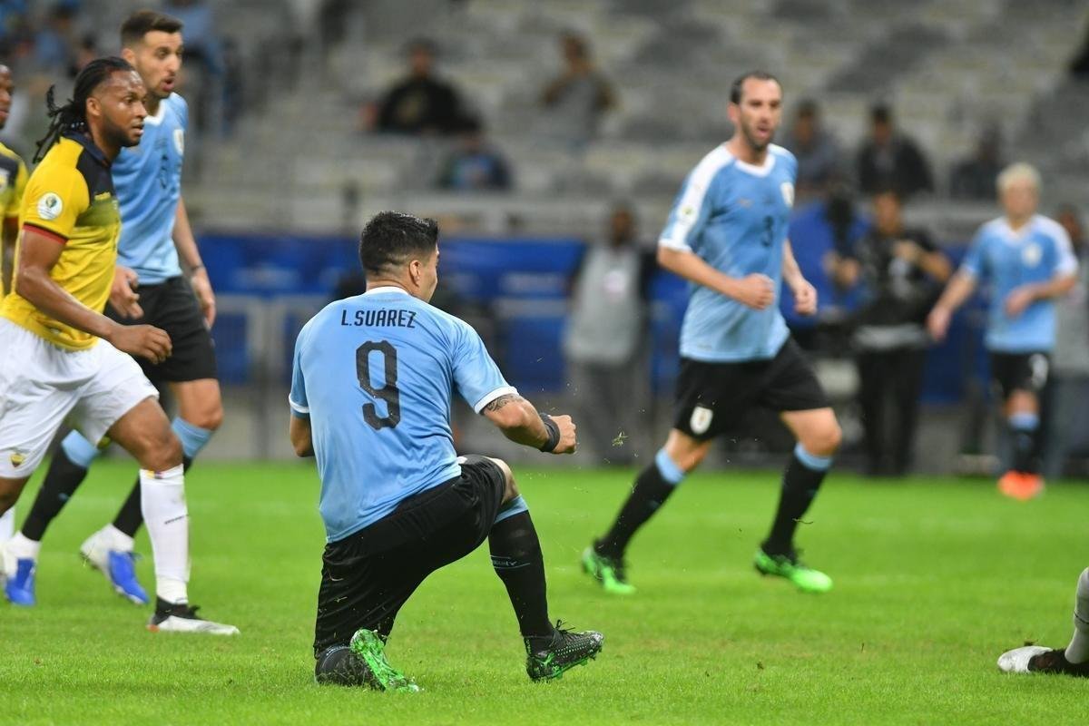 Fotos de Uruguai x Equador, no Mineiro