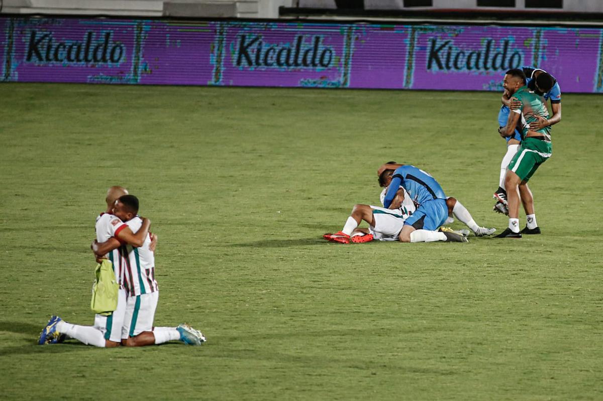 Após empatar em 0 a 0 contra o Santa Cruz, no Arruda, o Salgueiro bateu a Cobra Coral nos pênaltis e garantiu o primeiro título Estadual para o interior pernambucano