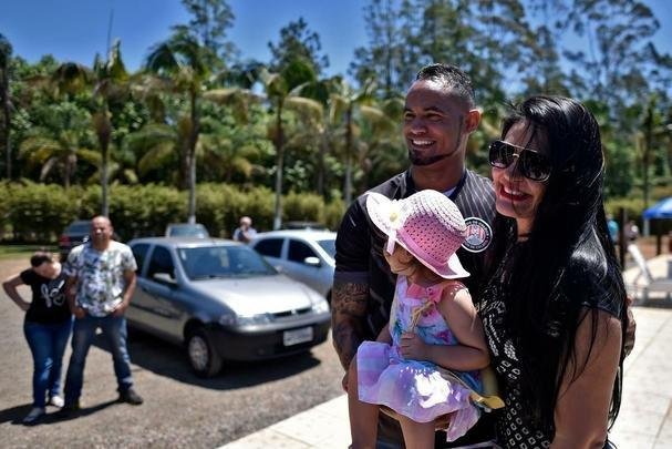 Goleiro Bruno foi apresentado neste sbado pelo Poos de Caldas