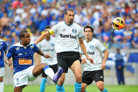 Partida vlida pela 33 rodada do Brasileiro, no Mineiro