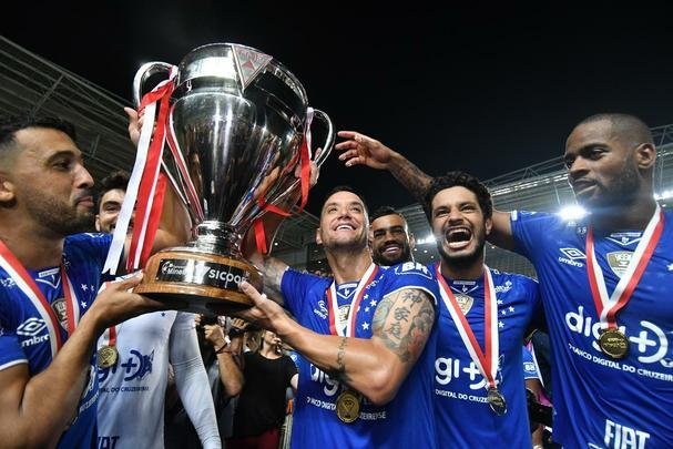 Fotos da festa do Cruzeiro aps a conquista do bicampeonato mineiro sobre o Atltico