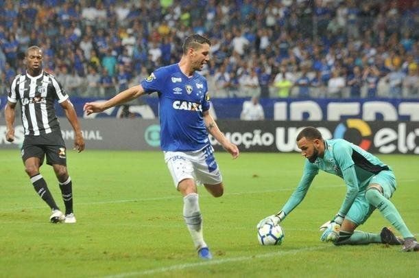 Fotos de Cruzeiro x Cear, no Mineiro, em jogo atrasado da 27 rodada do Brasileiro