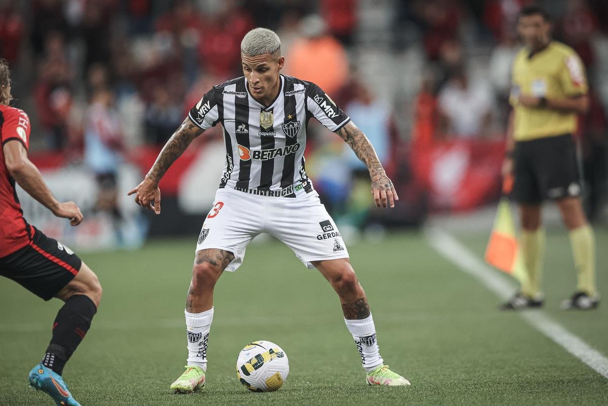 Neste domingo (17), o Atlético enfrentou, em Curitiba, o Athletico-PR pela 2ª rodada da Série A do Campeonato Brasileiro. A partida foi realizada na Arena da Baixada.