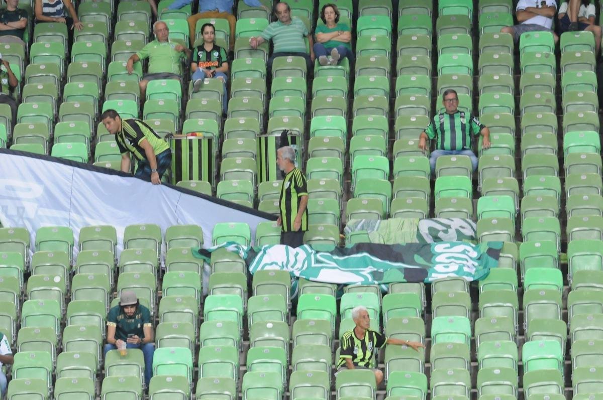 Com gols de Felipe Augusto e Al, Amrica venceu Coimbra por 2 a 0, nesta segunda-feira, no Independncia, pela sexta rodada do Campeonato Mineiro