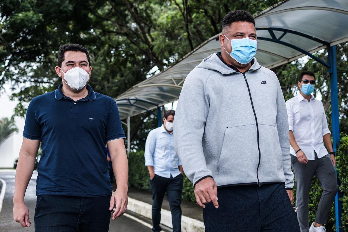 Em sua primeira visita  Toca da Raposa II, Ronaldo concedeu entrevista coletiva e teve contato com jogadores e comisso tcnica do Cruzeiro. Ele tambm se encontrou com scios da categoria Diamante.