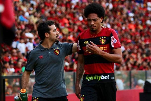 Em campo, Sport e Criciúma se enfrentaram pela 34ª rodada da Série B