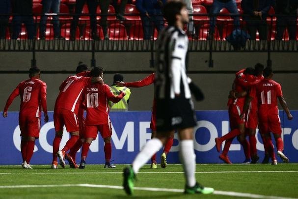 Confira fotos da partida disputada no Chile, pela Copa Sul-Americana