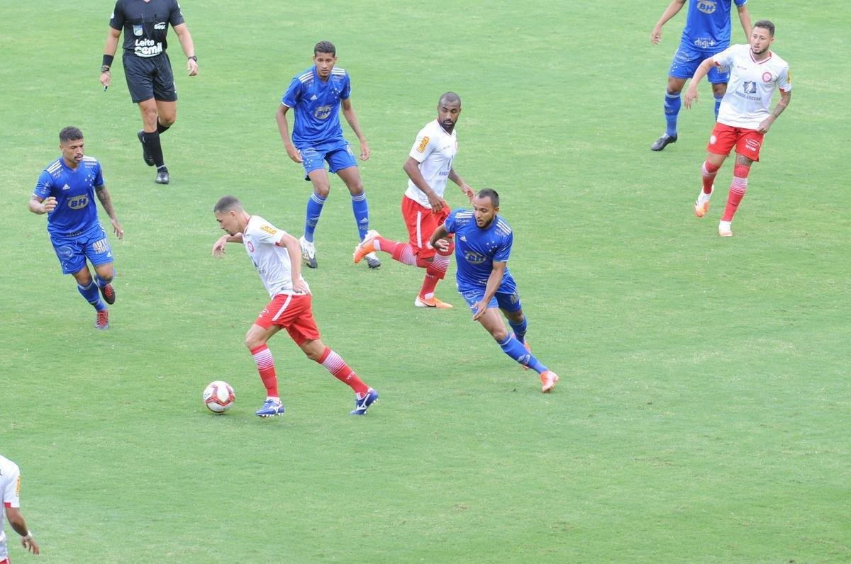 Fotos do empate por 0 a 0 entre Cruzeiro e Tombense, no Mineiro, em Belo Horizonte, pela sexta rodada do Campeonato Mineiro de 2021. Goleiro cruzeirense Fbio pegou um pnalti cobrado por Paulinho Dias e evitou o revs.