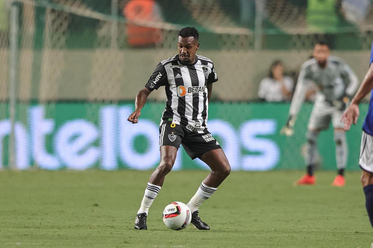 Edenilson (meio-campista) - contratado por R$ 6 milhes junto ao Internacional