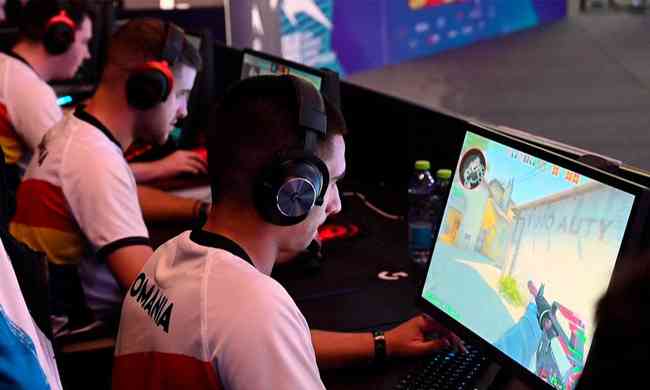 Na imagem, jogadores de Counter Strike: Global Offensive disputam o Campeonato Mundial de Esports 2021, em Eilat, Israel