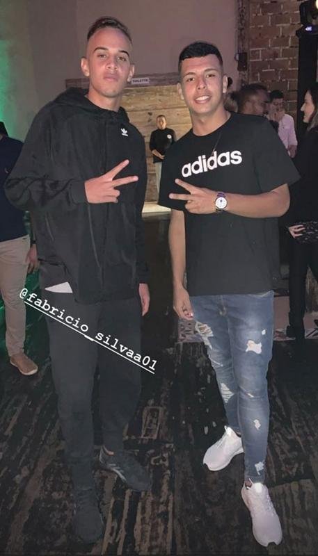 Cria da base do Cruzeiro, Vincius Pop curte balada ao lado de amigos