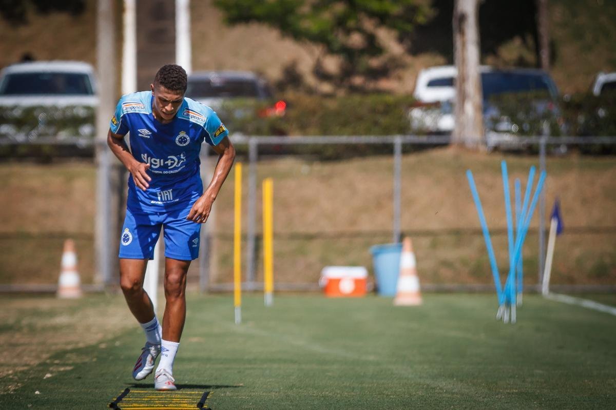 Cruzeiro se prepara para a partida contra o So Paulo, no domingo, s 16h, no Morumbi