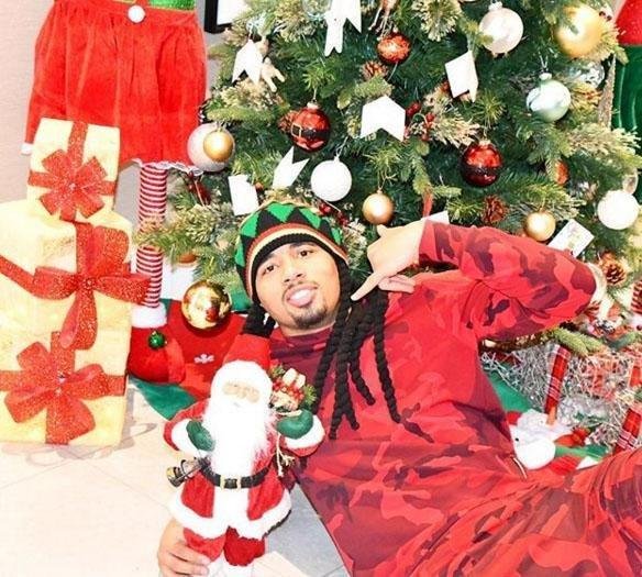 Gabriel Jesus celebra o Natal com uma foto engraada nas redes