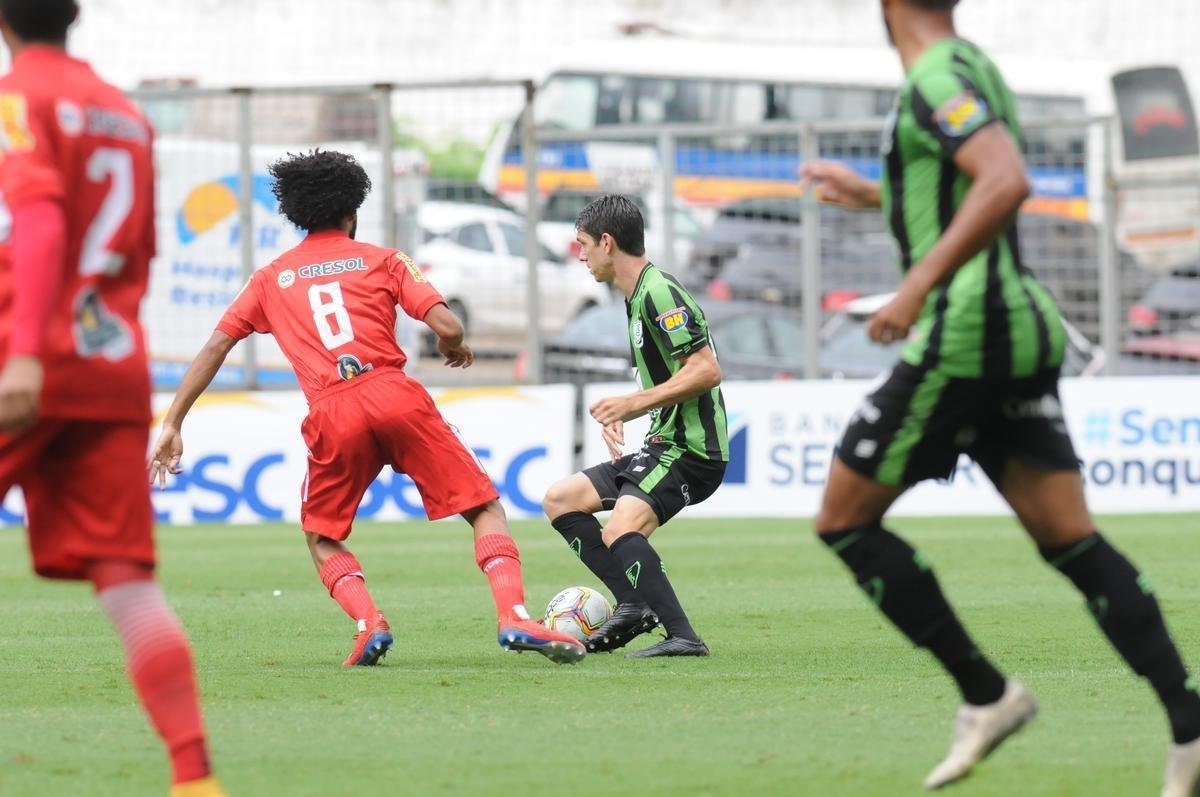 Fotos da vitria do Amrica sobre o Tombense, por 2 a 1, no Independncia, pela stima rodada do Campeonato Mineiro. Triunfo coloca Coelho na liderana do Estadual