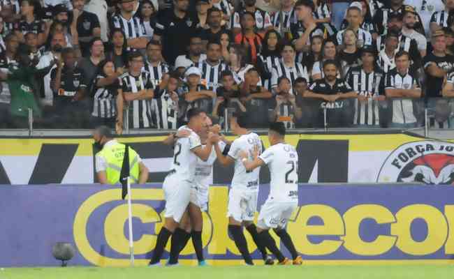 Com derrota para o Corinthians, Atlético perdeu longa invencibilidade no Mineirão em partidas do Campeonato Brasileiro