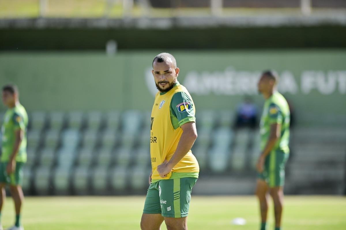 Dos dias 26 a 28 de janeiro, o Amrica realizou atividades totalmente voltadas ao confronto contra o Ava, pela 38 rodada da Srie B do Campeonato Brasileiro. Nesta sexta-feira (29), s 21h30, Coelho e Leo da Ilha se enfrentam no Independncia, em Belo Horizonte. A partida pode selar um indito tricampeonato do Amrica, que se isolaria como maior vencedor da competio. Alm disso, o elenco almeja a conquista para coroar uma temporada histrica, em que o clube foi semifinalista da Copa do Brasil.