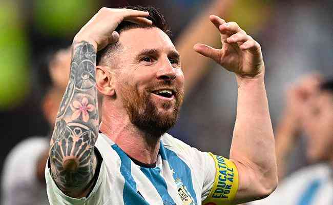 Messi marcou o primeiro gol da Argentina na vitria por 2 a 1 sobre a Austrlia