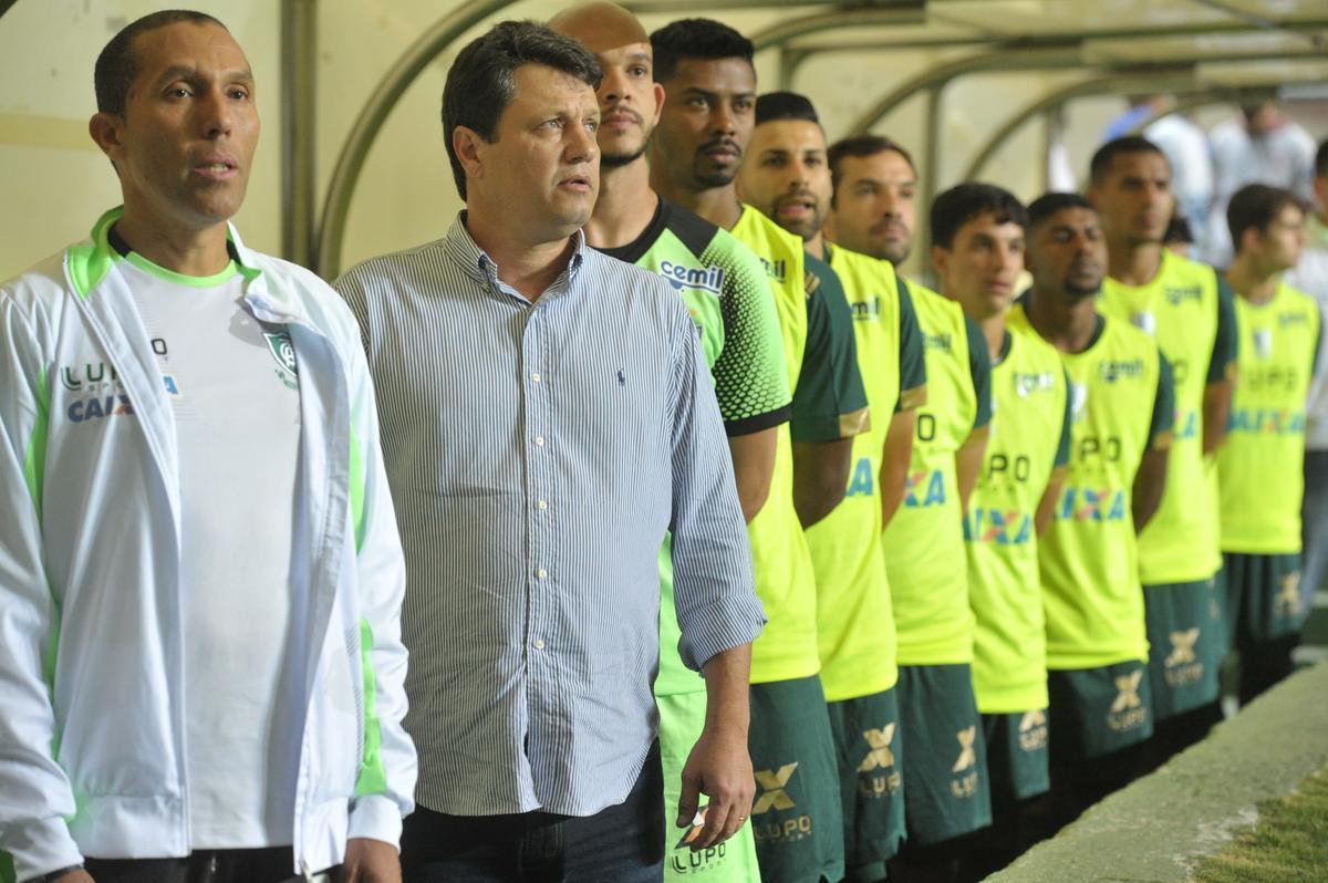 Tcnico Adilson Batista durante sua estreia no comando do Amrica, diante do Internacional