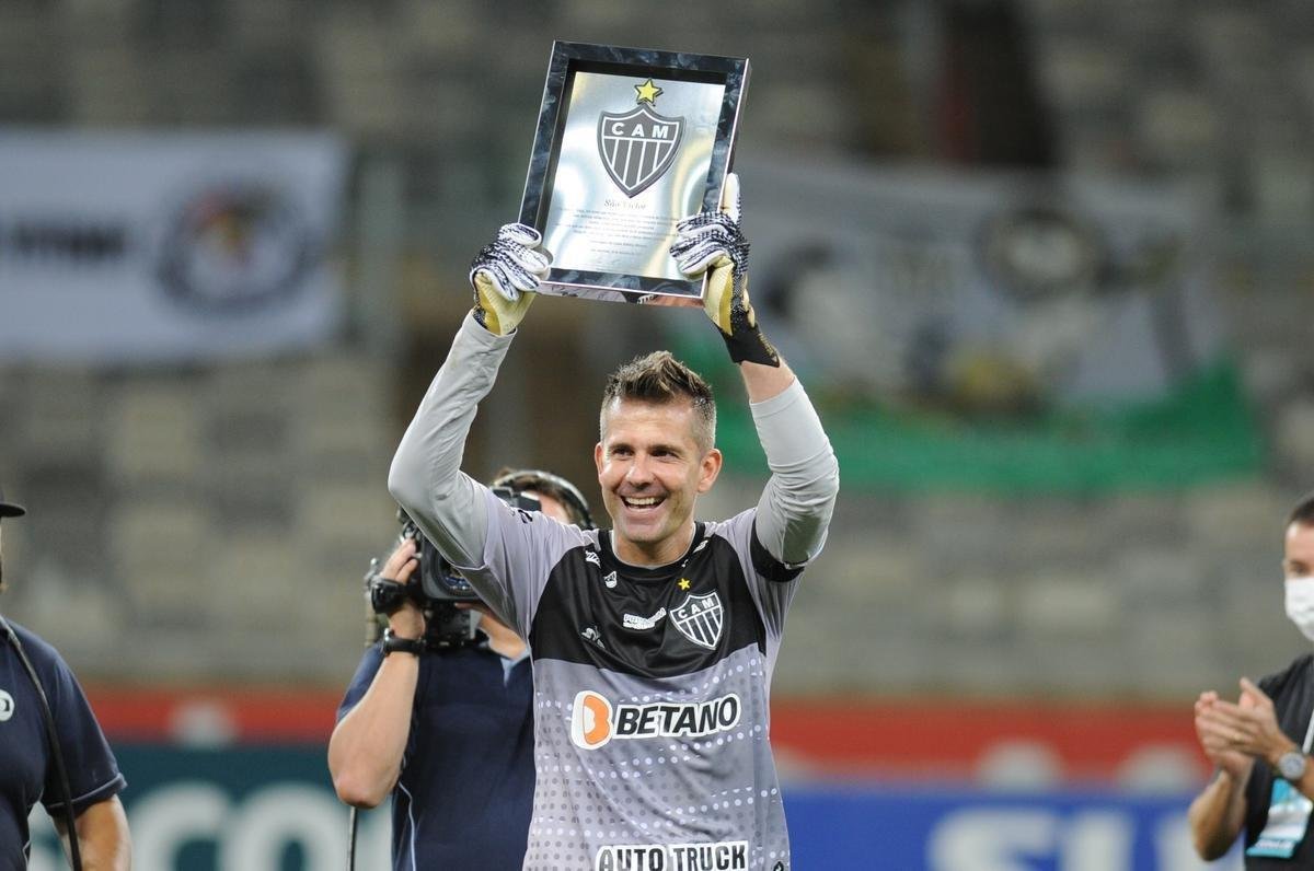 Goleiro foi homenageado na despedida dos gramados 