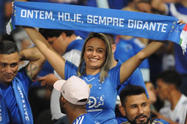 Fotos da torcida do Cruzeiro na partida de volta das oitavas de final da Copa do Brasil, contra o Fluminense, no Mineiro (Juarez Rodrigues/EM/DAPress)