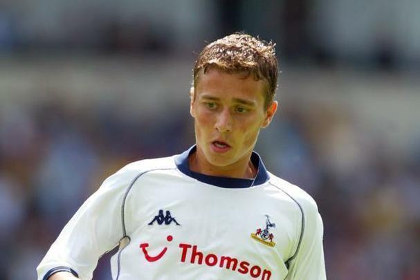 Em 2004, Rodrigo Defendi, da base cruzeirense, foi negociado com o Tottenham, da Inglaterra, por 600 mil libras esterlinas