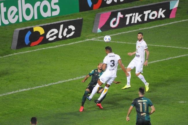 Fotos do jogo entre Amrica e Cricima, no Independncia, em Belo Horizonte, pela terceira fase da Copa do Brasil.