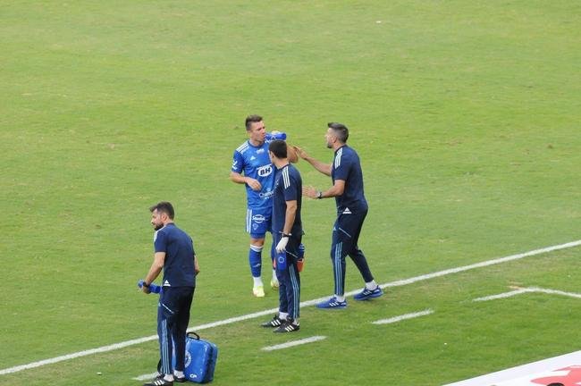 Fotos do jogo entre Cruzeiro e Ponte Preta, no Mineiro, em Belo Horizonte, pela 13 rodada da Srie B do Brasileiro