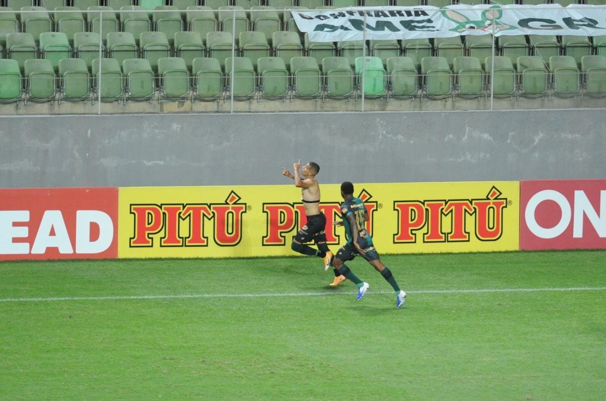 América x Paraná: veja fotos do jogo no Independência