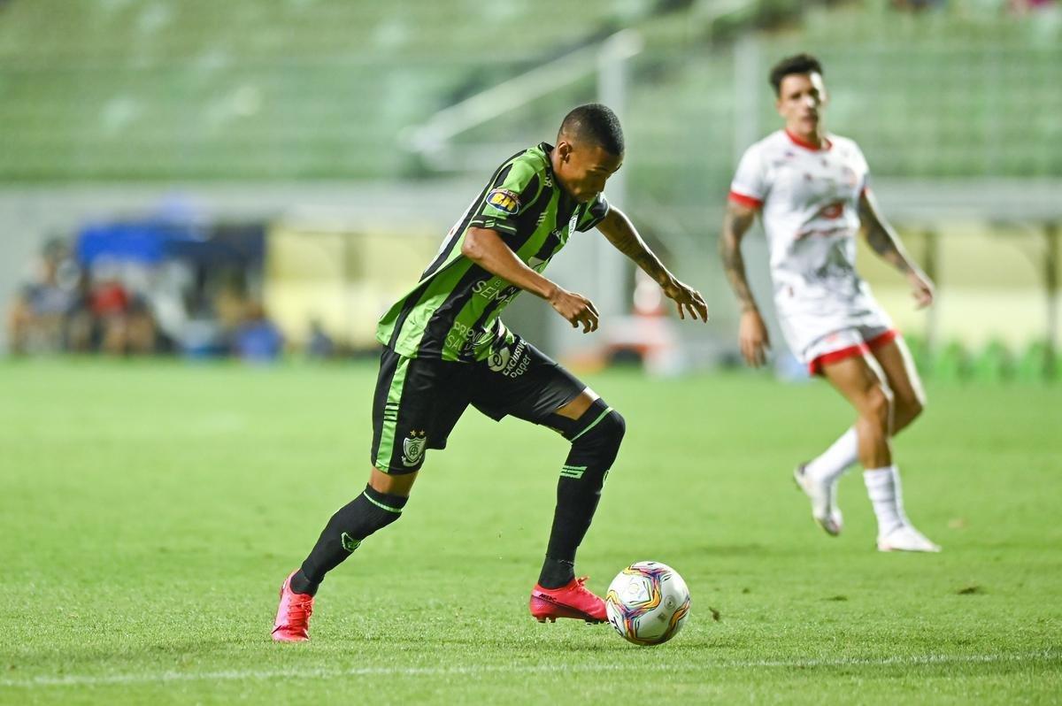 Pela 15ª rodada da Série B, o Náutico visitou o América-MG tentando reagir na tabela e manter a invencibilidade diante do ex-alvirrubro Lisca