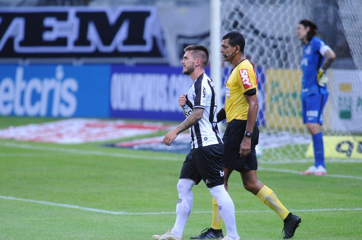 Gol da virada do Atltico, marcado por Nathan: 3 a 2