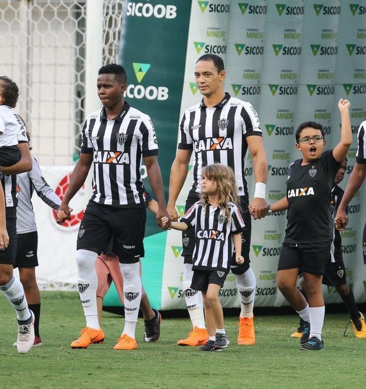 A dupla Cazares e Ricardo Oliveira vem mostrando bom entrosamento no Atltico, principalmente em 2019. O centroavante  o artilheiro do Galo na Libertadores com quatro gols, dois deles com assistncias do camisa 10. Alm de servir o companheiro, Cazares marcou um gol