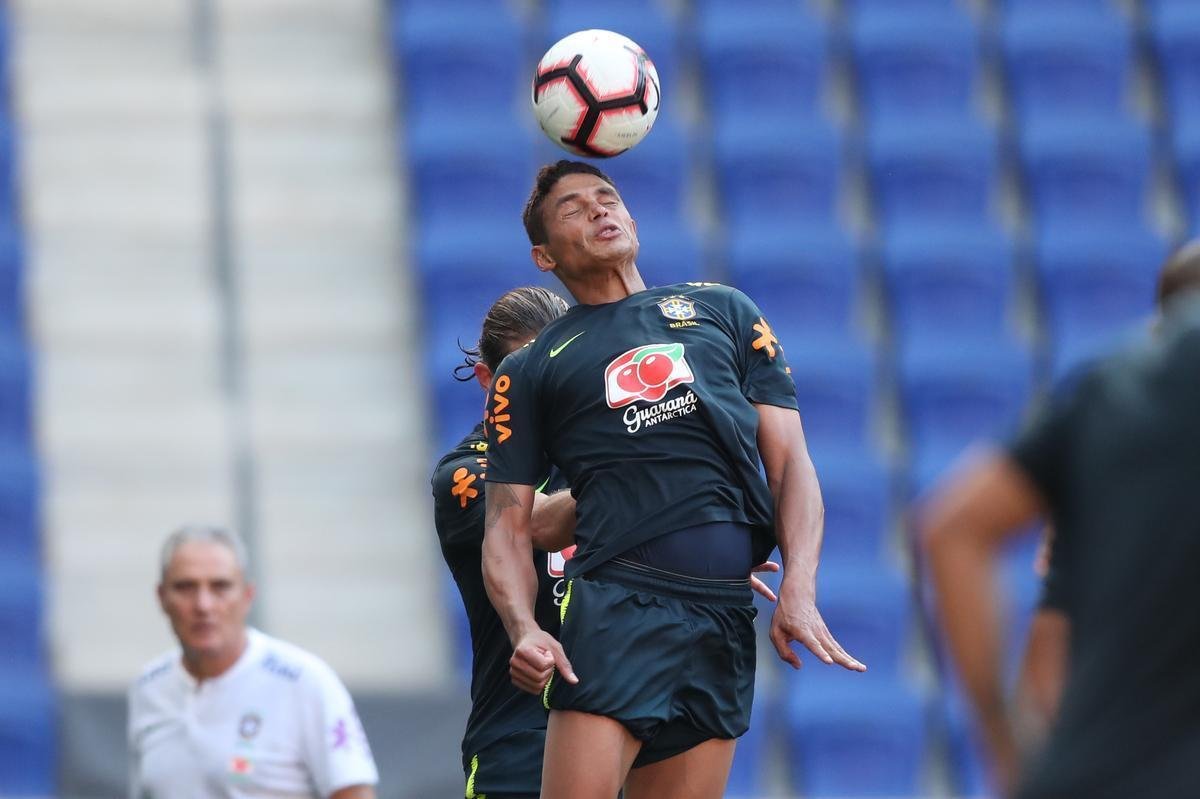 Veja imagens do treino da Seleção Brasileira, com Dedé em campo