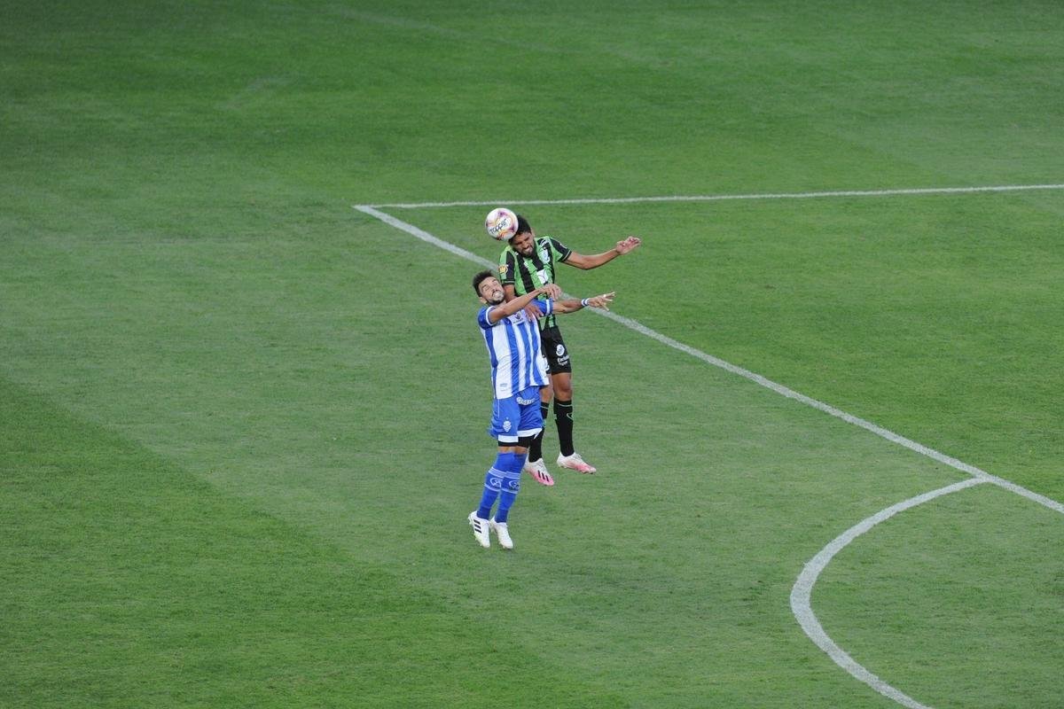 No segundo tempo, o CSA empatou com gol de cabea de Rodrigo Pimpo. Mas, logo depois, Amrica voltou  frente do placar, com gol do zagueiro Messias