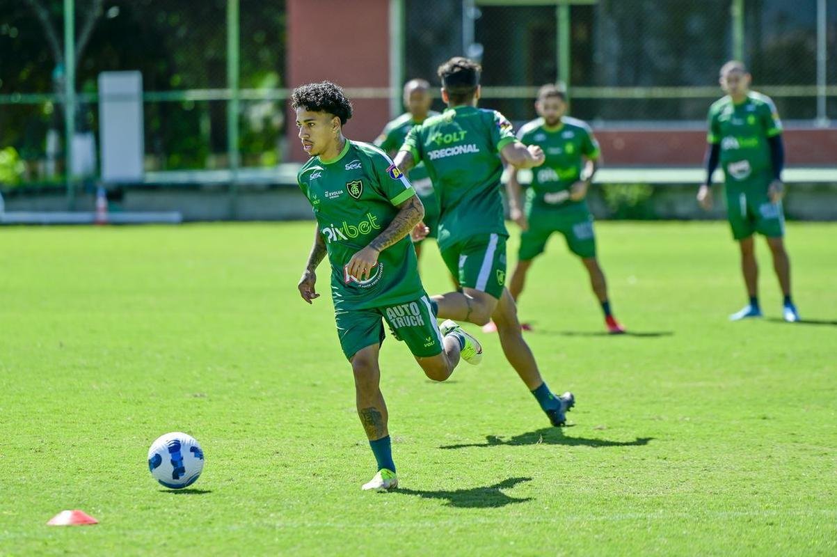 O Amrica realizou, nesta segunda-feira (28), o ltimo treino no CT Lanna Drumond, em Belo Horizonte, antes da viagem ao Paraguai para enfrentar o Guaran, pela Copa Libertadores.