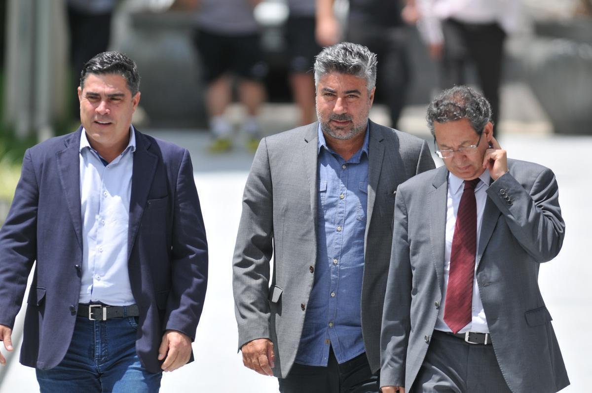 Manh desta sexta-feira foi agitada no Atltico com demisso de Oswaldo e coletiva do presidente