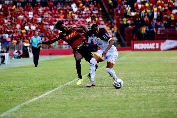 Em campo, Sport e Criciúma se enfrentaram pela 34ª rodada da Série B