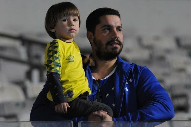 Fotos da torcida cruzeirense, no Mineiro, na partida contra o Inter, pela semifinal da Copa do Brasil