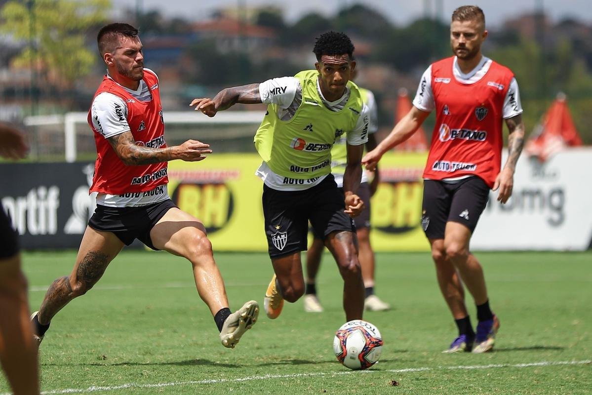 Depois da derrota para a Caldense, por 2 a 1, em Poços de Caldas, jogadores do Atlético voltaram ao trabalho nesta sexta-feira na Cidade do Galo.