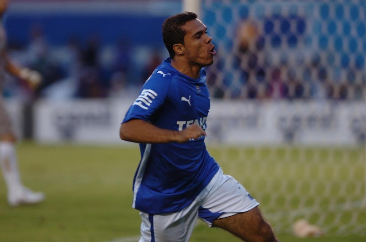 Leandro Domingues (2007) - foi vice-campeo da Srie C de 2006 pelo Vitria, marcando 15 gols naquela campanha. Em 2007, teve 50% dos direitos econmicos adquiridos pelo Cruzeiro por R$ 800 mil. Fez boas partidas especialmente no Campeonato Brasileiro, torneio no qual marcou sete gols em 23 jogos. Em 2008, ficou fora dos planos do time principal aps entrar em atrito com o tcnico Adilson Batista.
