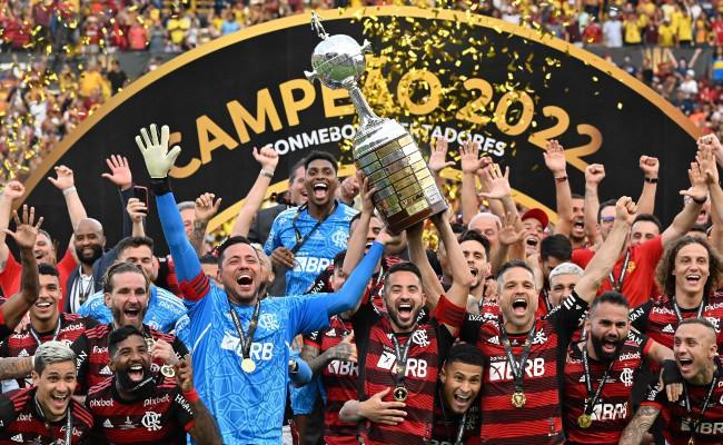 Rubro-Negro garantiu vaga na competição após levantar a taça de campeão da Copa Libertadores, quando enfrentou o Athletico-PR e venceu por 1 a 0
