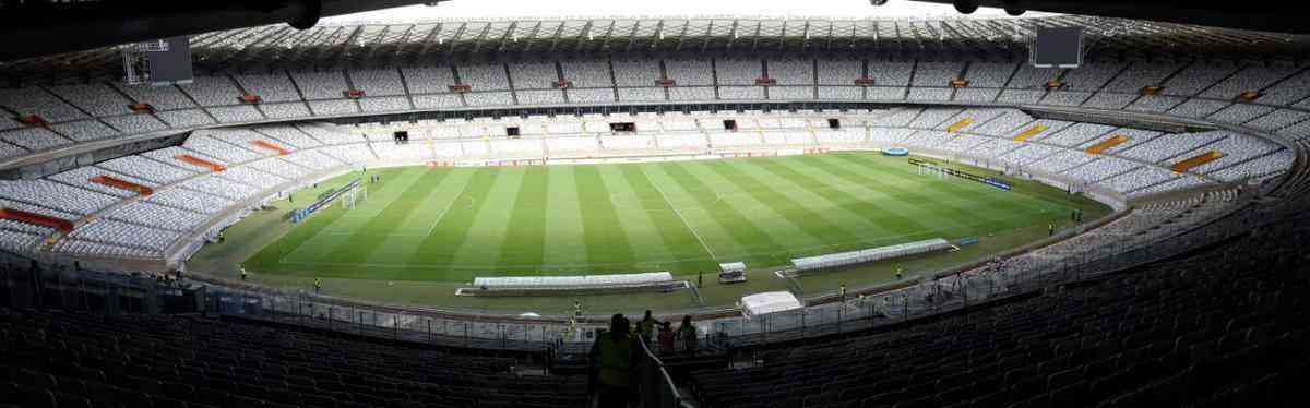 Movimentao no interior e no exterior do Mineiro horas antes do clssico entre Cruzeiro e Atltico pela Primeira Liga