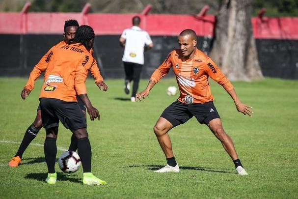 Nesta quarta-feira, Atlético treinou no centro de treinamento do Newell's Old Boys, em Rosário, visando à partida de ida da semifinal da Copa Sul-Americana, diante do Colón. O duelo será nesta quinta-feira, às 21h30, em Santa Fé, na Argentina.