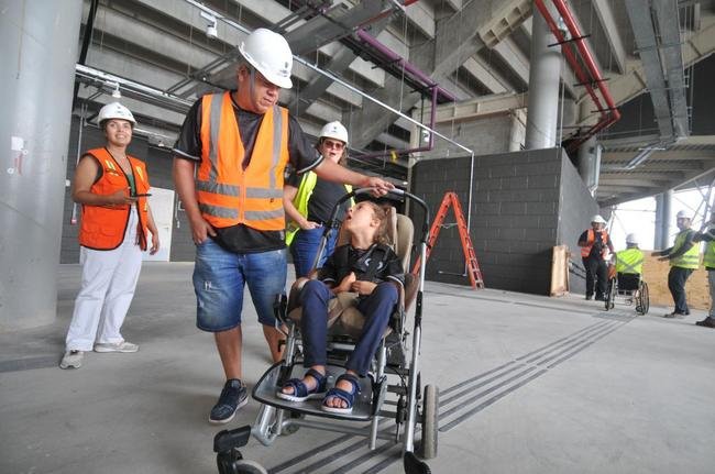 Fotos da visita feita por pessoas com deficincia na Arena MRV, nesta quinta-feira (9/2)
