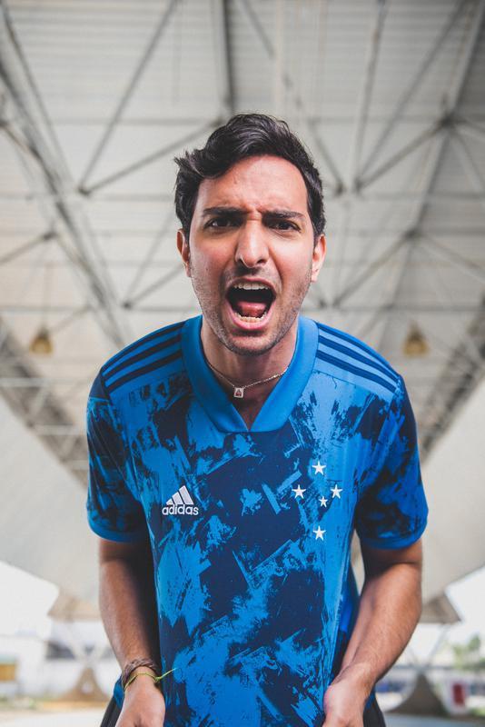 Fotos da nova camisa 3 do Cruzeiro, produzida pela Adidas