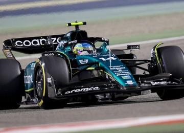 Max Verstappen e Sergio Pérez, da Red Bull, completaram o top-3; desempenho da Mercedes decepcionou nos primeiros treinos da temporada
