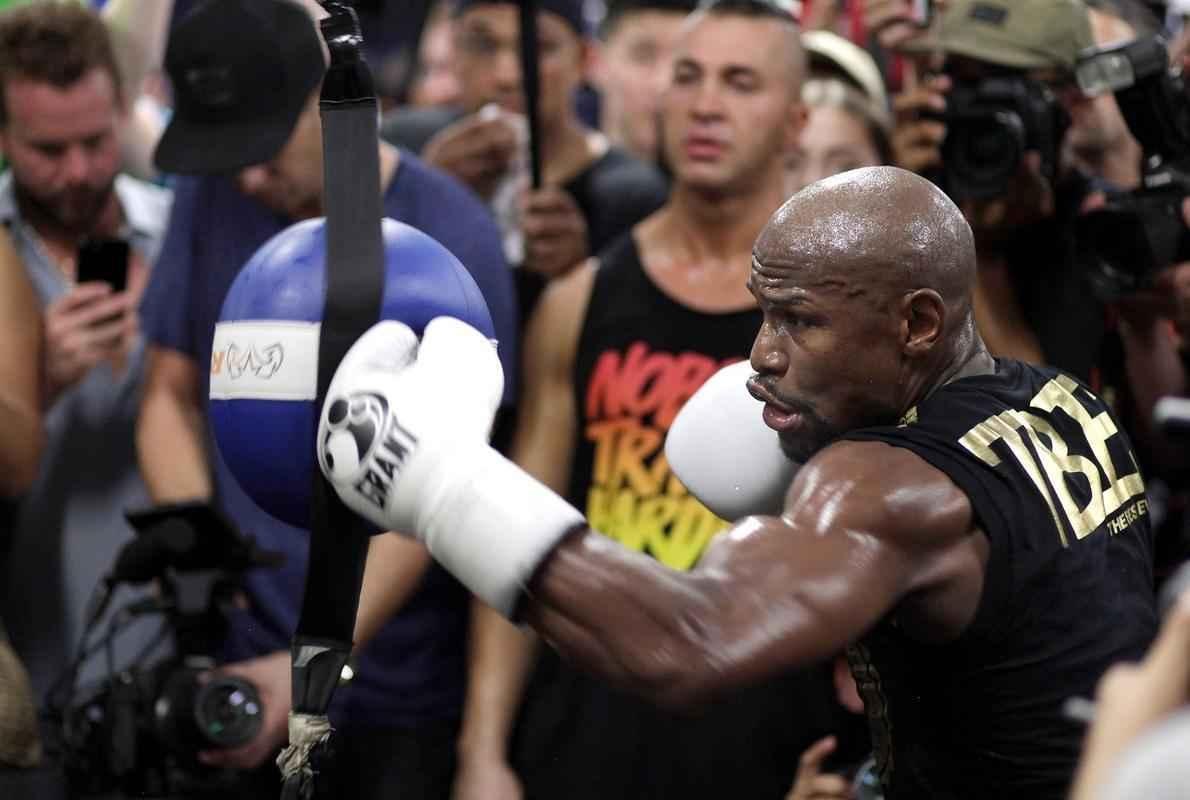 Em preparao para superluta contra Conor McGregor, em 26 de agosto, Floyd Mayweather recebe imprensa em treino aberto em Las Vegas 