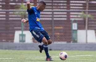 Equipe sub-20 do Cruzeiro treinou com novas camisas em preparao para a Copa So Paulo