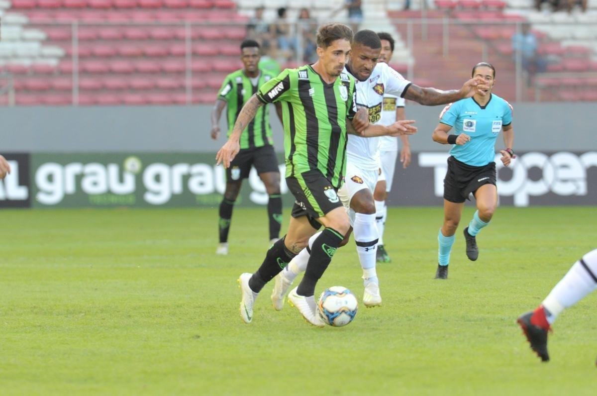 Confira as imagens da partida, vlida pela 4 rodada da Srie B do Campeonato Brasileiro