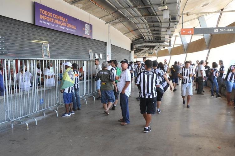 Fotos da torcida do Atltico na chegada ao Mineiro para acompanhar o jogo contra o Fluminense pela 36 rodada do Campeonato Brasileiro